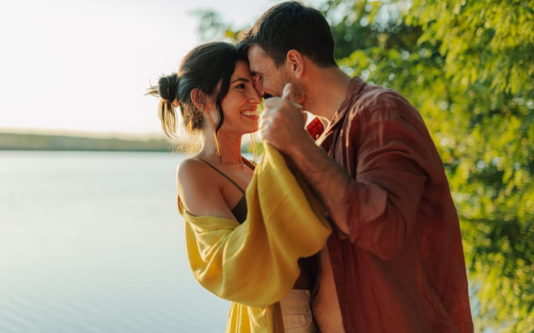 💞 Αστρολογία των Σχέσεων: Ποια Ζώδια Ταιριάζουν Απόλυτα και Ποια Προκαλούν Ένταση