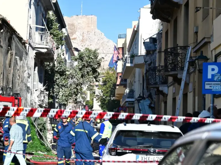 Έκρηξη στην Πλάκα: Αντικείμενα με δύο διαβατήρια βρέθηκαν στα συντρίμια – Είχαν κάνει check-in αλλά δεν επιβιβάστηκαν ποτέ