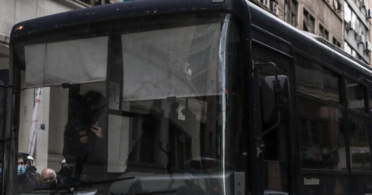 Αυτοκτονία 42χρονου αστυνομικού μέσα σε υπηρεσιακό λεωφορείο στη Θεσσαλονίκη
