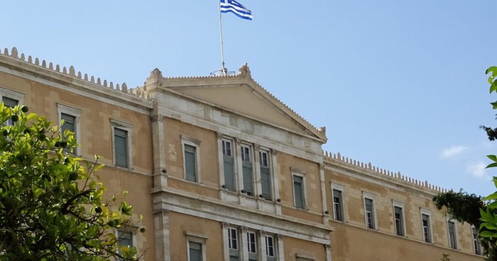 Συναγερμός στη Βουλή: Τηλεφώνημα για βόμβα κινητοποίησε το ΤΕΕΜ