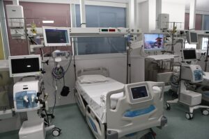 Σε κρίσιμη κατάσταση και διασωληνωμένη 20χρονη με βακτηριακή μηνιγγίτιδα