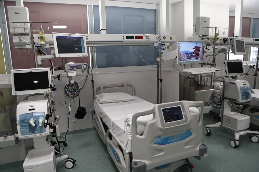 Σε κρίσιμη κατάσταση και διασωληνωμένη 20χρονη με βακτηριακή μηνιγγίτιδα