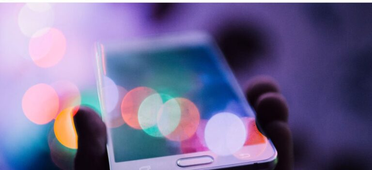 Smartphone: Πότε ανοίγει η πλατφόρμα για τις αιτήσεις των vouchers – Οι δικαιούχοι και τα ποσά