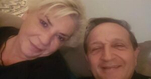 Η Δήμητρα Λιάνη Παπανδρέου άνοιξε το σπίτι της για τη γιορτή της – Στην παρέα ο Σπύρος Μπιμπίλας